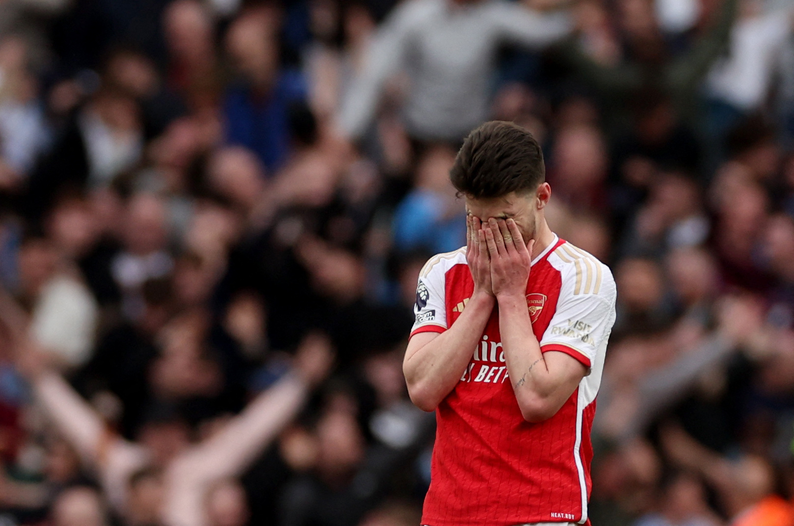 Arsenal’s Title Hopes Suffer Setback After Squandering 2-0 Lead Against Aston Villa