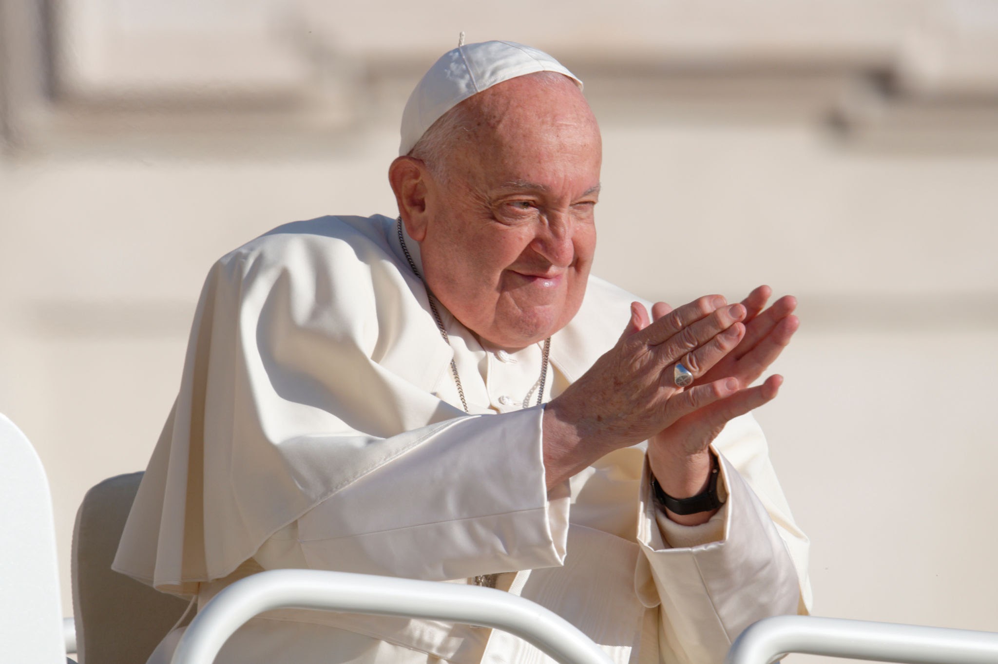 Pope Francis asks for prayers in message from hospital