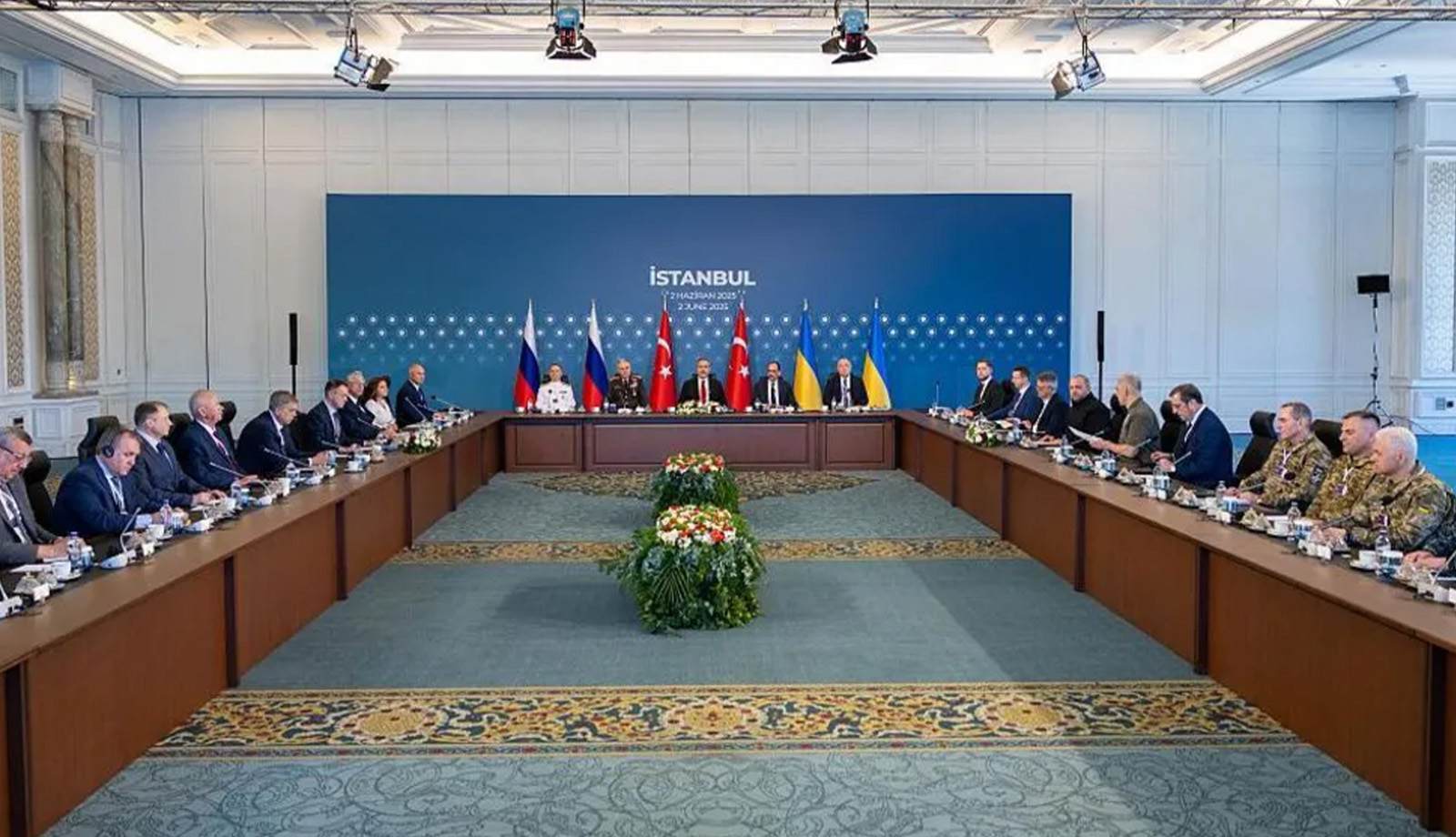 Ukraine, Russia Remain Divided After Peace Talks but Reach Deal on Prisoner Exchange