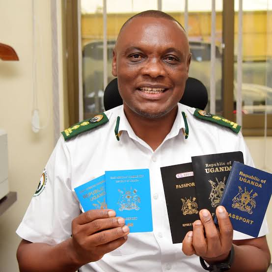 Gov’t Commits to End Delays For Banyarwanda Passport Applicants